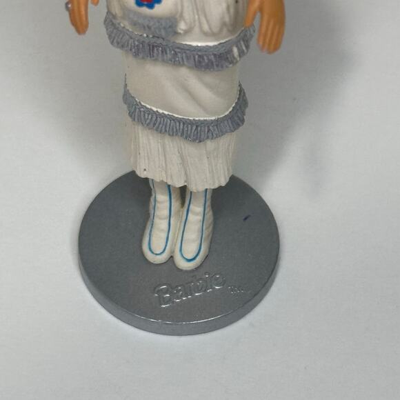 Vintage 1996 Dolls of the World Native American Barbie Ornament - Picture 3 of 6